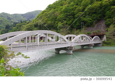 信州　小谷村の姫川橋　昭和１２年建造のＲＣローゼ橋　戦時下の鋼材不足に対応　土木遺産指定 30899541