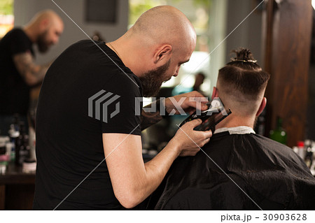 Professional barber doing a haircut 30903628