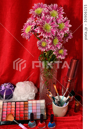 Cosmetics and flowers Cosmetics and flowers 30906155