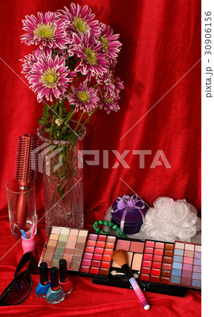Cosmetics and flowers Cosmetics and flowers 30906156