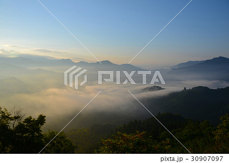 国見ヶ丘の雲海 30907097