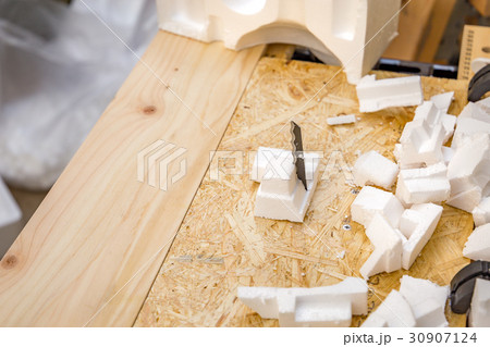 リサイクル　発泡スチロールの切断 30907124