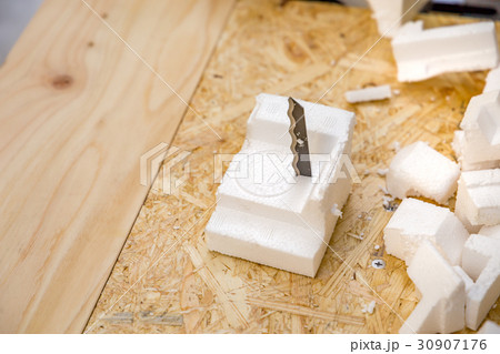 リサイクル　発泡スチロールの切断 30907176