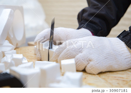 リサイクル　発泡スチロールの切断 30907181