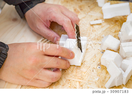 リサイクル　発泡スチロールの切断 30907183