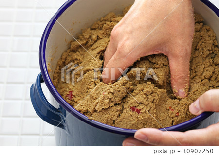 ぬか床の手入れ 30907250