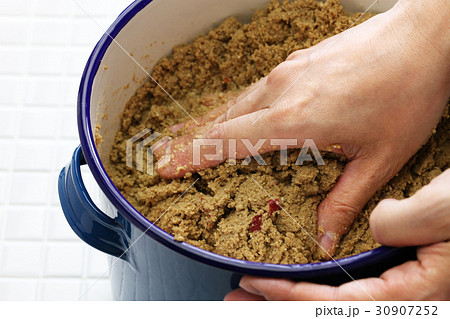 ぬか床の手入れ 30907252