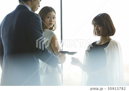 三角関係 30913782