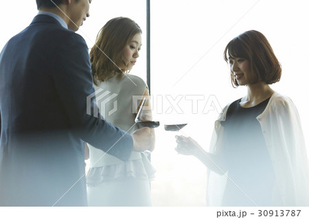 三角関係 30913787