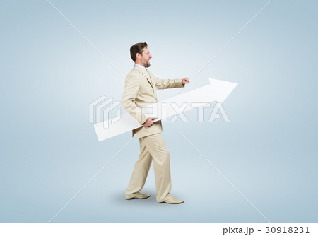 Businessman with arrow 30918231