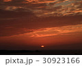 東シナ海に沈む夕日 30923166