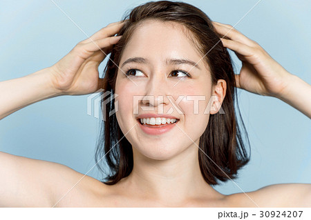 頭皮マッサージ 30924207