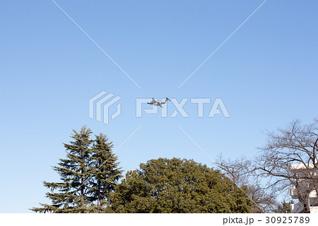 自衛隊の輸送機 30925789