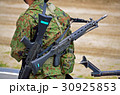 89式小銃を携行する陸上自衛隊員 30925853