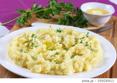 mashed potato on plate with parsley 30926911