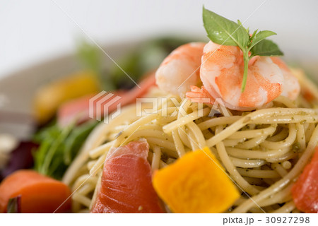 海老と野菜のパスタ 海老と野菜のパスタ 30927298