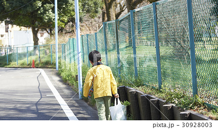 おつかい 帰り道 男の子 おつかい 帰り道 男の子 30928003