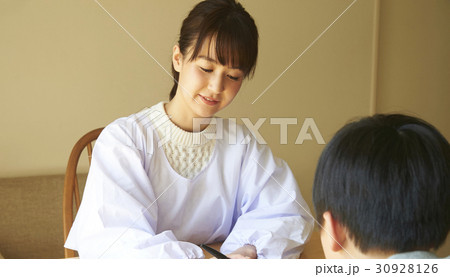 おつかいを頼む母親 おつかいを頼む母親 30928126