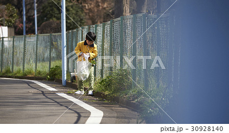 おつかい　帰り道　男の子 30928140