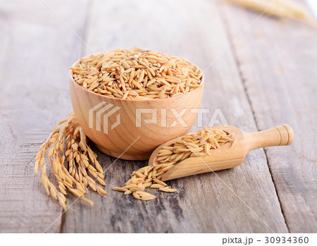 paddy rice in small burlap sack 30934360
