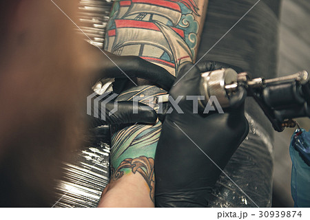 Man drawing tattoo picture on hand 30939874