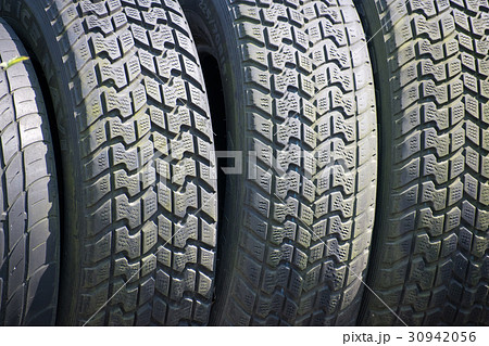 廃棄物　タイヤ　大量　ゴム　古いゴム　石油　自動車 30942056