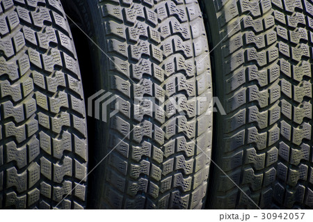 廃棄物 タイヤ 大量 ゴム 古いゴム 石油 自動車 廃棄物 タイヤ 大量 ゴム 古いゴム 石油 自動車 30942057