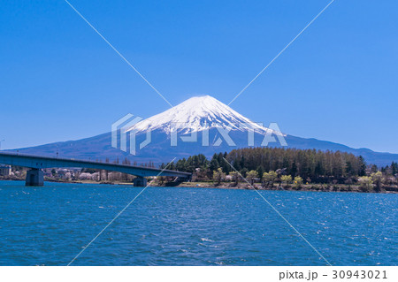 世界文化遺産 河口湖の船上から観た富士山 30943021
