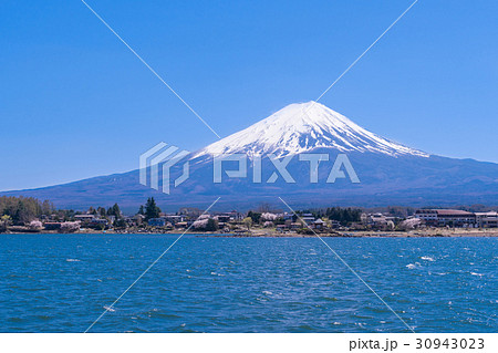 世界文化遺産 河口湖の船上から観た富士山 30943023
