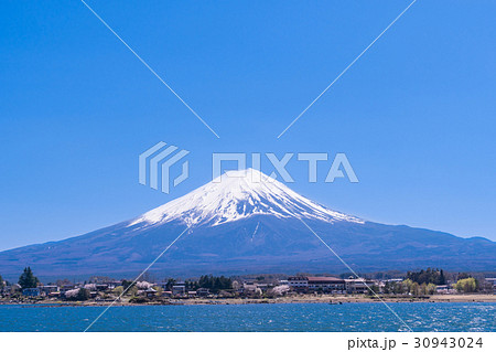 世界文化遺産 河口湖の船上から観た富士山 30943024