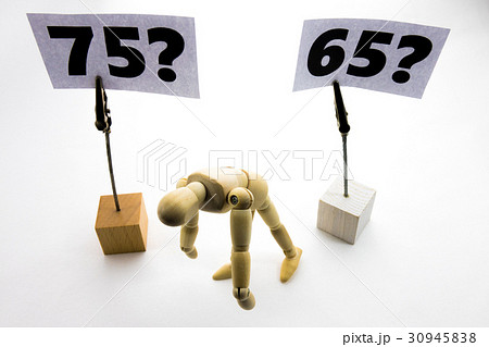 高齢者は何歳から？ 30945838