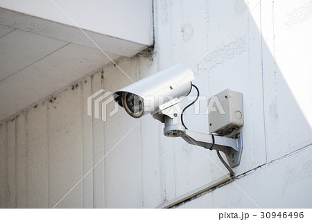 防犯　防犯　カメラ　屋外　設置　白　照明　LED 30946496