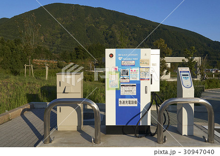 電気自動車の充電スタンド 30947040