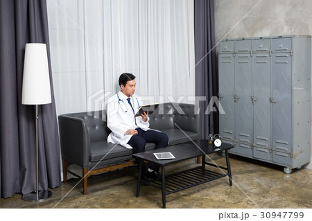 A doctor 266 30947799