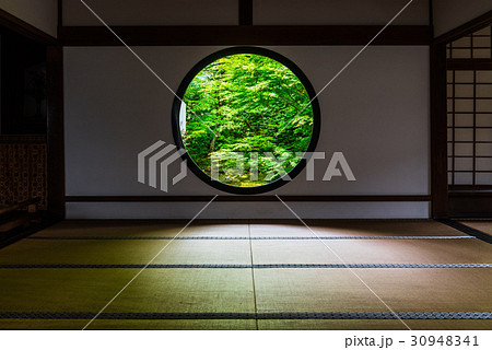 新緑の京都 源光庵 悟りの窓 新緑の京都 源光庵 悟りの窓 30948341