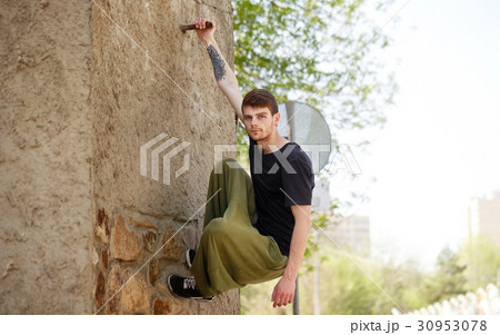 Parkour in the city 30953078
