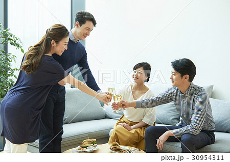 ホームパーティー 30954311