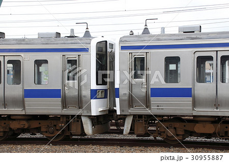 高萩駅に疎開留置される常磐線415系ステンレス車の写真素材 [30955887