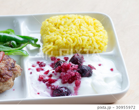 ヨーグルトとブルーベリー 30955972