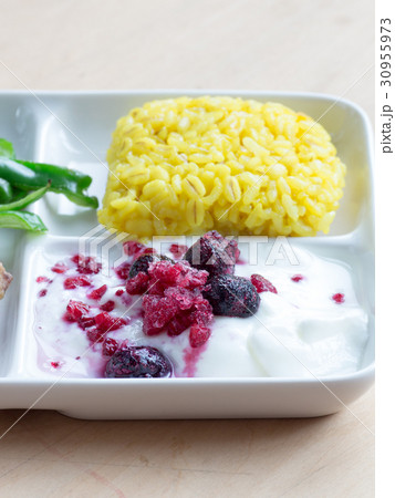 ヨーグルトとブルーベリー 30955973