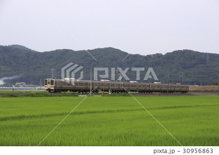 岩舟付近を行く両毛線211系（5両） 30956863