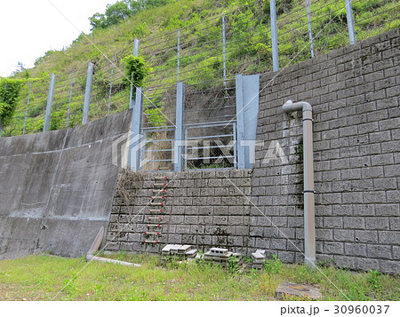 JR中央線高尾駅近くの旧陸軍高尾地下壕跡 30960037