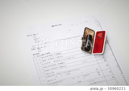 ビジネスシーン　書類作成 30960221