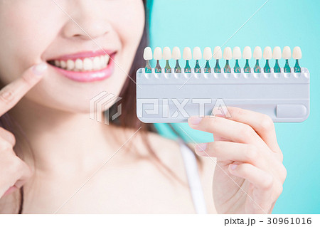 woman with tooth whiten woman with tooth whiten 30961016