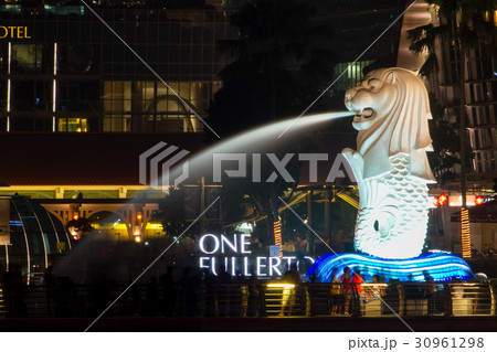 Night View of Merlion in Singapore 30961298