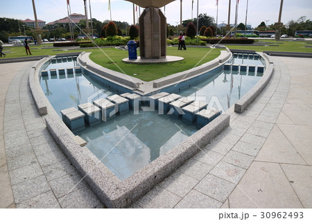 ブルーモスク前の水路 30962493