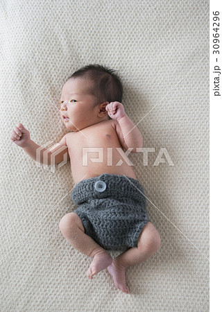 産まれたての赤ちゃん 産まれたての赤ちゃん 30964296