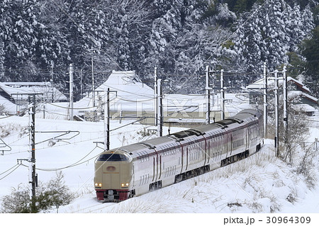 冬の伯備線を走るサンライズエクスプレス 冬の伯備線を走るサンライズエクスプレス 30964309