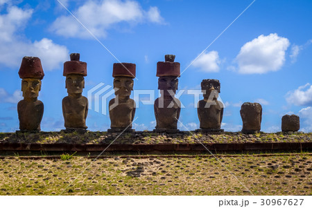 Moais statues site on anakena beach, easter island 30967627