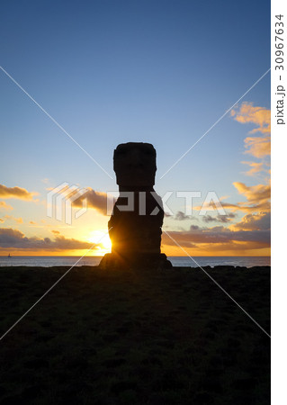 Moai statue ahu akapu at sunset, easter island Moai statue ahu akapu at sunset, easter island 30967634